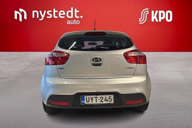 Käytetty Kia Rio LX 86 HP (63 kW) 2014 Hopea Viistoperä