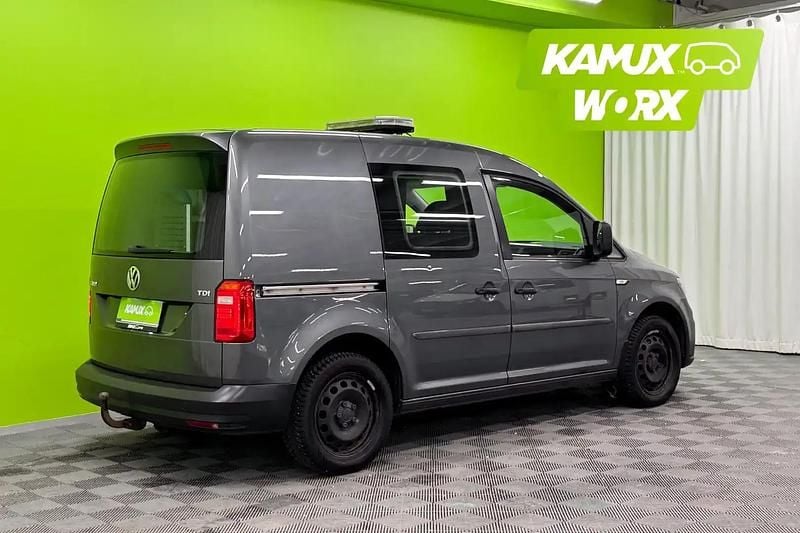 Käytetty VW Caddy 102 HP (75 kW) 2017 Hopea / harmaa Tila-auto
