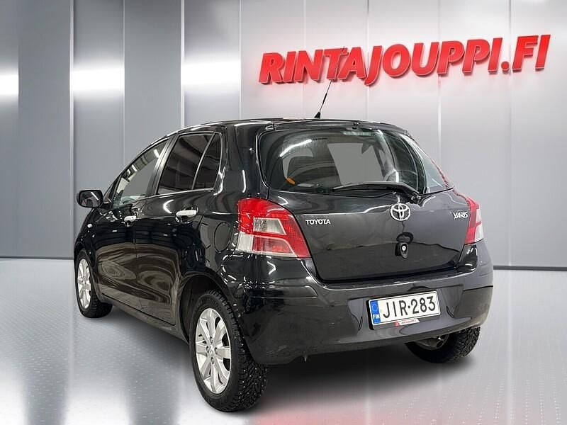 Käytetty Toyota Yaris Edition 99 HP (72 kW) 2011 Musta Viistoperä