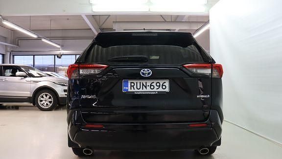 Käytetty Toyota RAV4 Edition 176 HP (129 kW) 2021 Musta Katumaasturi