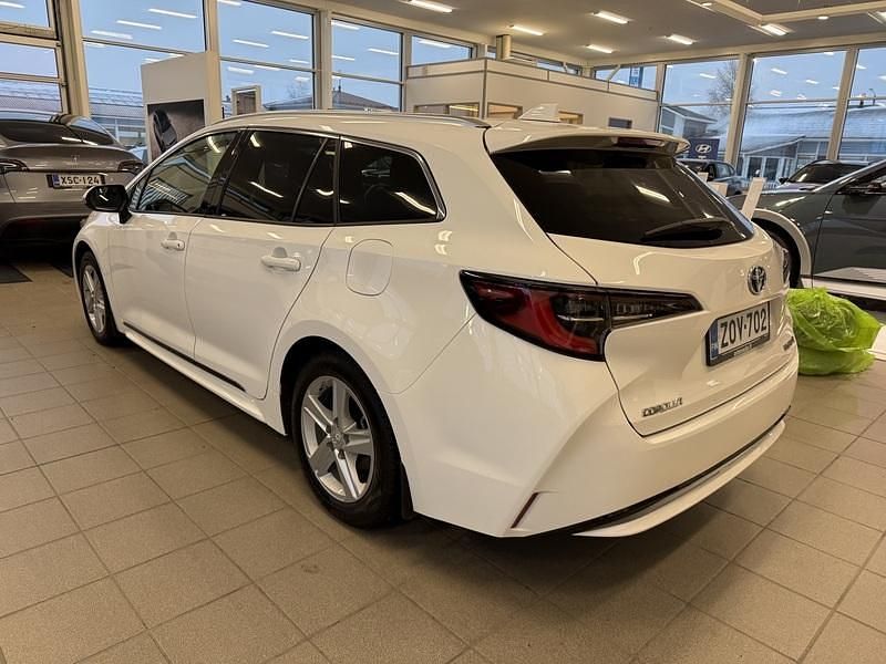 Käytetty Toyota Corolla Edition 122 HP (89 kW) 2023 Valkoinen Farmari