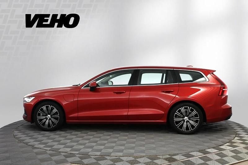 Käytetty Volvo V60 Plus 350 HP (257 kW) 2022 Punainen Farmari