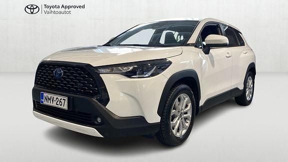 Valkoinen Käytetty 2022 Toyota Corolla Cross Active Katumaasturi | 37 690 € (Perustarjous) - Kuva 1/4
