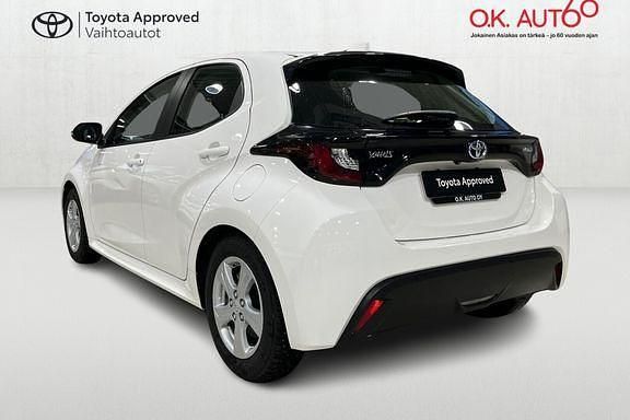 Käytetty Toyota Yaris Active 114 HP (83 kW) 2023 Valkoinen Viistoperä