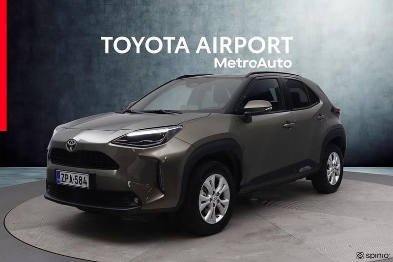 Käytetty Toyota Yaris Cross 116 HP (85 kW) 2024 Ruskea (beige) Katumaasturi