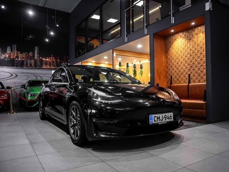 Käytetty Tesla Model 3 366 kW (498 HP) 2019 Musta Sedan