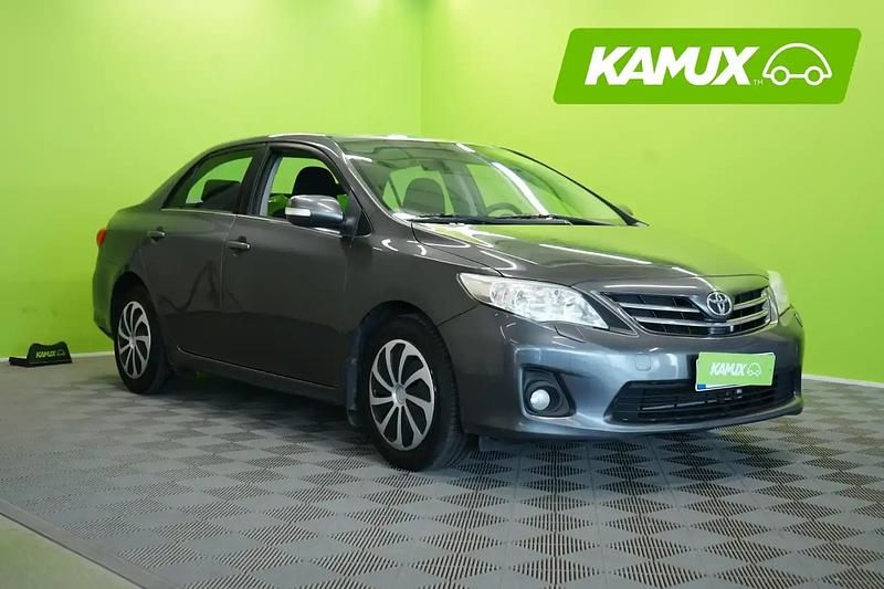 Hopea / harmaa Käytetty 2011 Toyota Corolla Sol Sedan | 6 900 € (Supertarjous) - Kuva 1/4