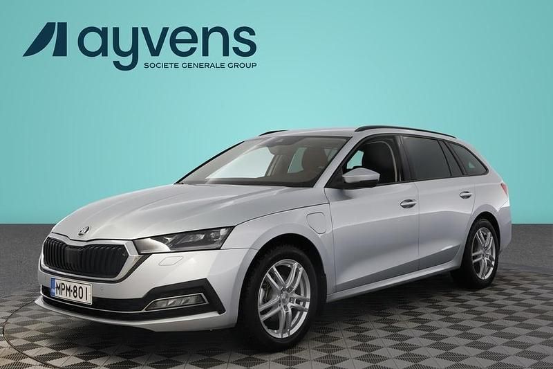Käytetty Skoda Octavia Style 204 HP (150 kW) 2023 Harmaa Farmari