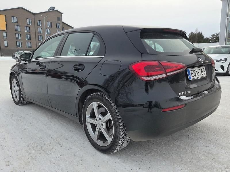 Käytetty Mercedes A250 Business 160 HP (117 kW) 2021 Musta Viistoperä