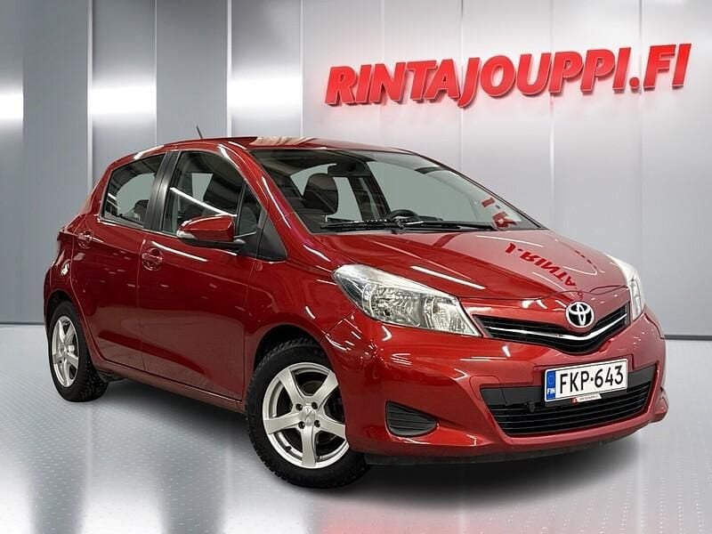Käytetty Toyota Yaris Multidrive S 99 HP (72 kW) 2012 Punainen Viistoperä