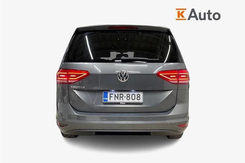 Käytetty VW Touran Style 150 HP (110 kW) 2020 Harmaa Tila-auto