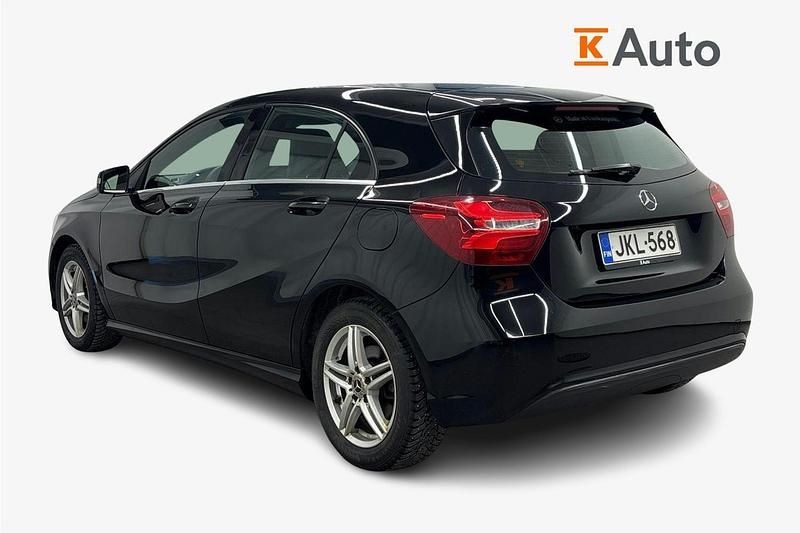 Käytetty Mercedes A180 Edition 122 HP (89 kW) 2017 Musta Viistoperä