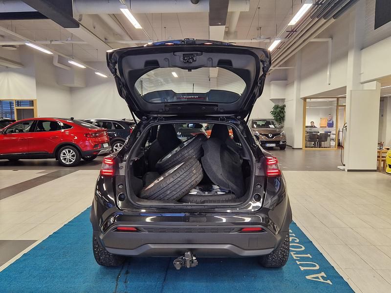 Käytetty Nissan Juke Acenta 117 HP (86 kW) 2021 Musta Katumaasturi