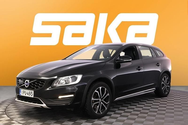 Käytetty Volvo V60 CC Business Edition 150 HP (110 kW) 2018 Farmari