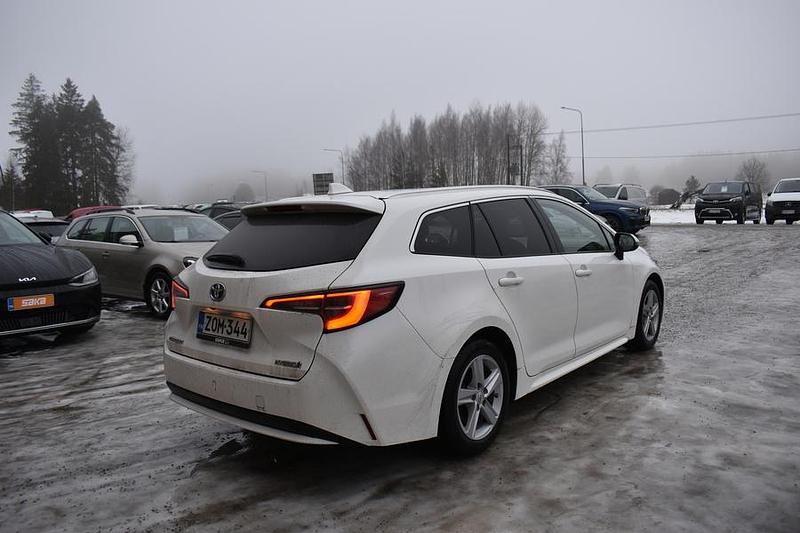 Käytetty Toyota Corolla Edition 122 HP (89 kW) 2022 Farmari