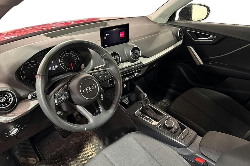 Käytetty Audi Q2 Business 148 HP (108 kW) 2020 Punainen Katumaasturi