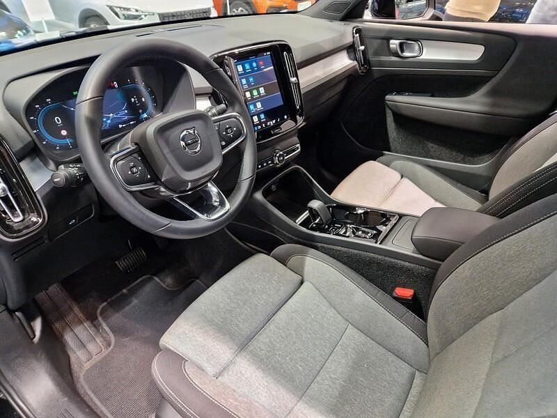 Käytetty Volvo XC40 Plus 163 HP (119 kW) 2023 Katumaasturi