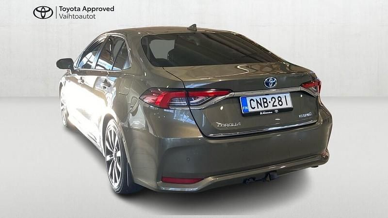 Käytetty Toyota Corolla Premium 122 HP (89 kW) 2019 Ruskea (beige) Sedan