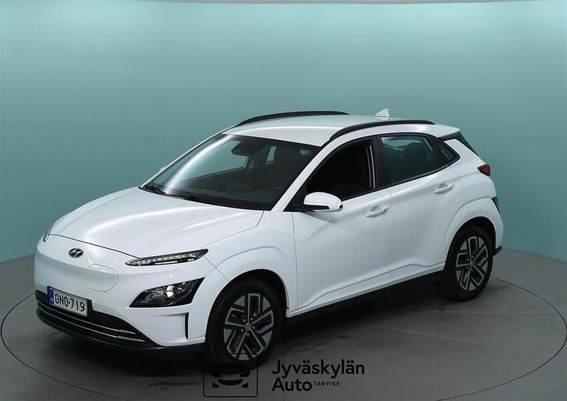 Valkoinen Käytetty 2021 Hyundai Kona Katumaasturi | 17 490 € (Perustarjous) - Kuva 1/3