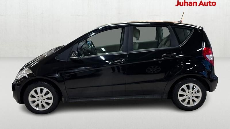 Käytetty Mercedes A180 Business 109 HP (80 kW) 2011 Musta Tila-auto