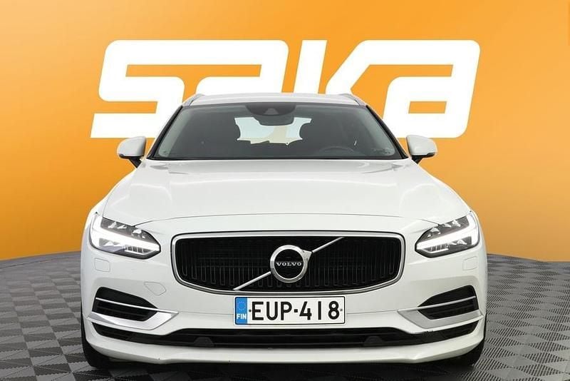 Käytetty Volvo V90 Momentum 392 HP (288 kW) 2020 Farmari
