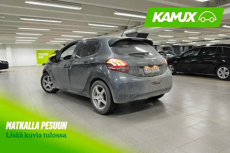 Käytetty Peugeot 208 Style 82 HP (60 kW) 2017 Hopea / harmaa Viistoperä