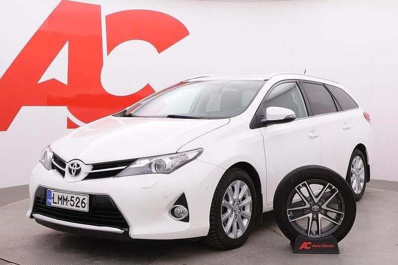 Valkoinen Käytetty 2014 Toyota Auris Touring Sports Multidrive S Farmari | 15 490 € (Perustarjous) - Kuva 1/4