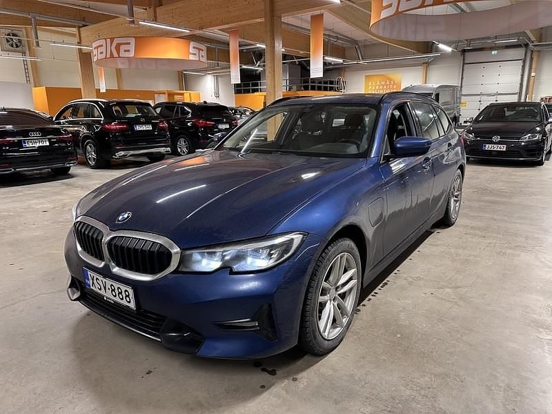 Käytetty 2021 BMW 330e Shadowline Farmari | 22 400 € (Supertarjous) - Kuva 1/4