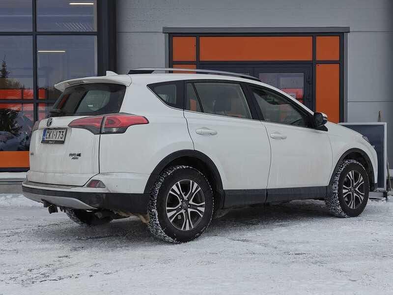 Käytetty Toyota RAV4 Multidrive S 152 HP (111 kW) 2017 Katumaasturi