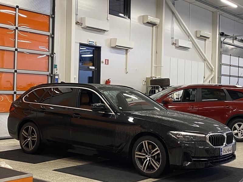 Käytetty 2021 BMW 530e Farmari | 28 900 € (Perustarjous) - Kuva 1/4