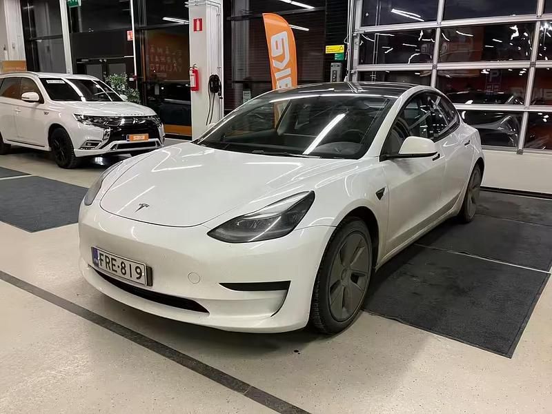 Valkoinen Käytetty 2020 Tesla Model 3 Long Range AWD Sedan | 21 690 € (Hyvä tarjous) - Kuva 1/4