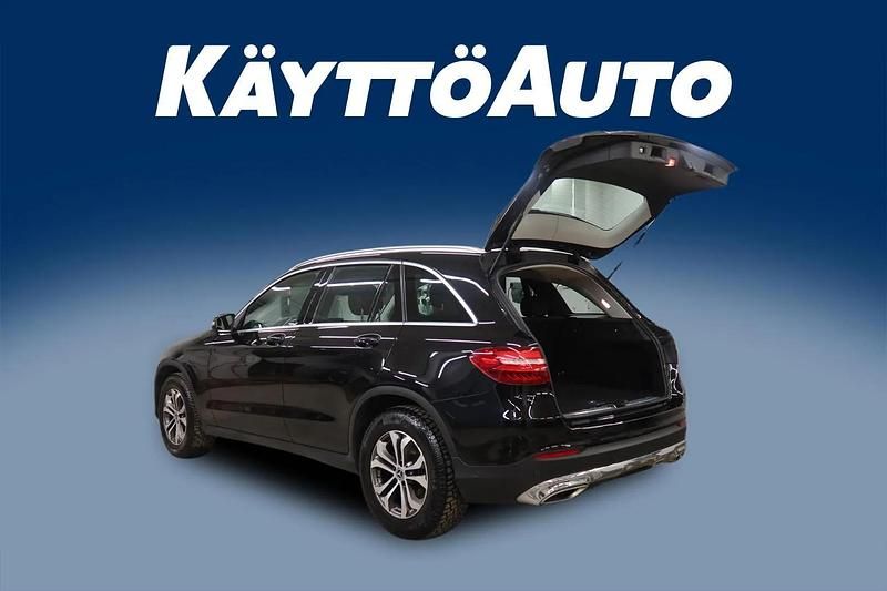 Käytetty Mercedes GLC250 Business 204 HP (150 kW) 2017 Musta Katumaasturi