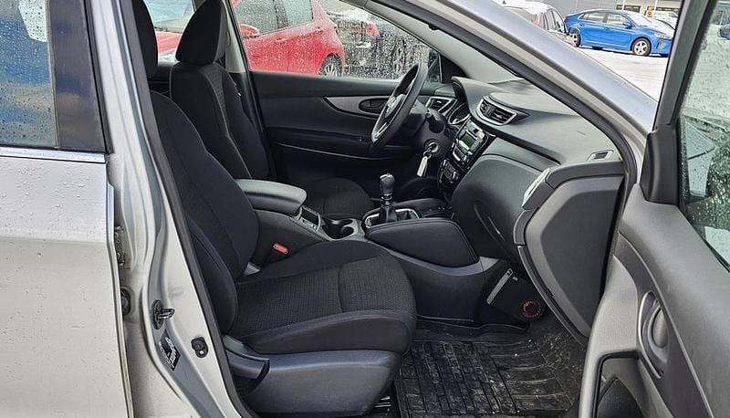 Käytetty Nissan Qashqai Visia 140 HP (102 kW) 2021 Katumaasturi