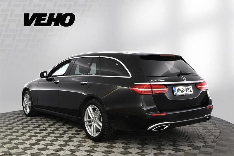Käytetty Mercedes E300 Premium 194 HP (142 kW) 2022 Musta Farmari