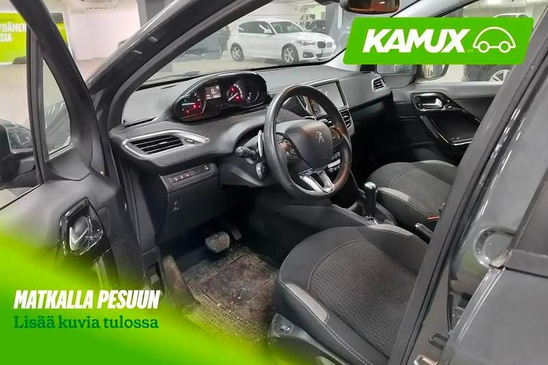 Käytetty Peugeot 208 Style 82 HP (60 kW) 2017 Hopea / harmaa Viistoperä