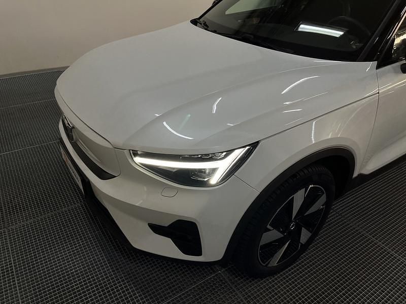 Käytetty Volvo XC40 Plus 300 kW (408 HP) 2024 Valkoinen Katumaasturi