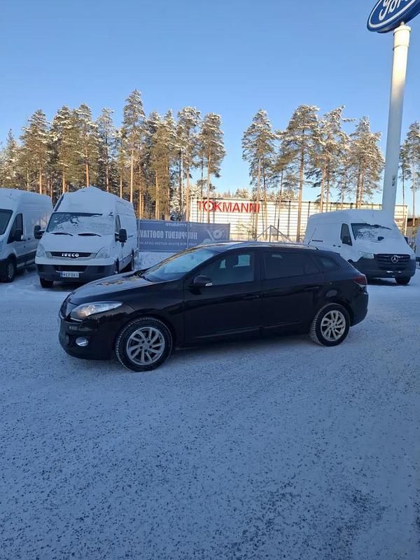 Käytetty Renault Mégane GrandTour 116 HP (85 kW) 2014 Metallinruskea Farmari