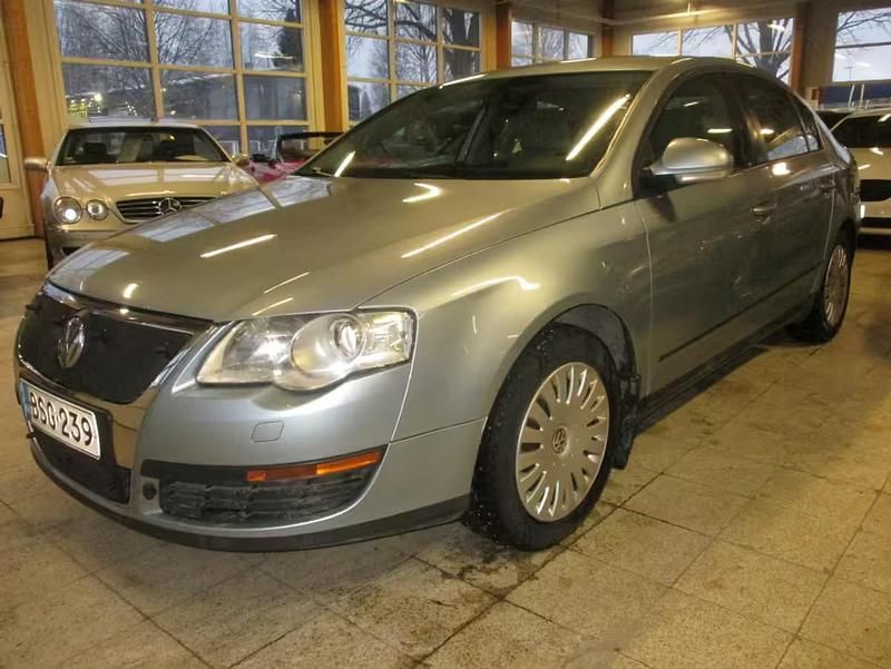 Käytetty VW Passat Comfortline 105 HP (77 kW) 2006 Sininen Sedan