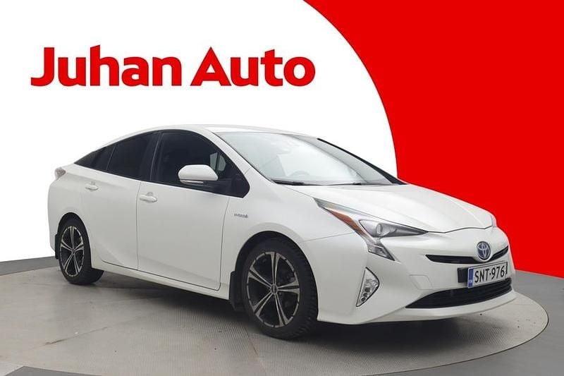 Valkoinen Käytetty 2016 Toyota Prius Active Viistoperä | 10 990 € (Perustarjous) - Kuva 1/4