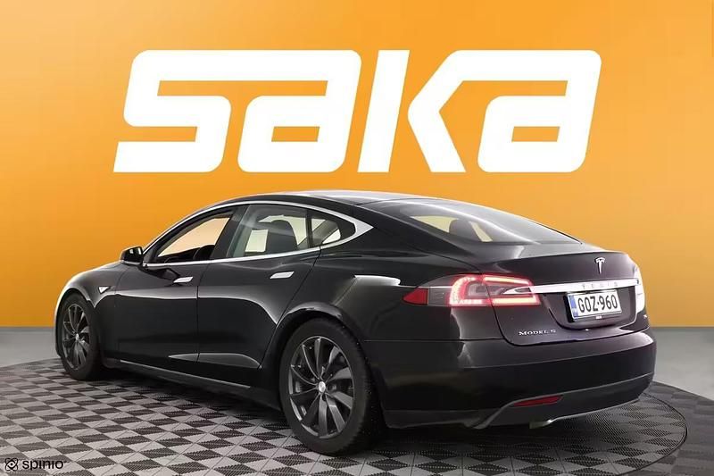 Käytetty Tesla Model S 241 kW (328 HP) 2016 Viistoperä