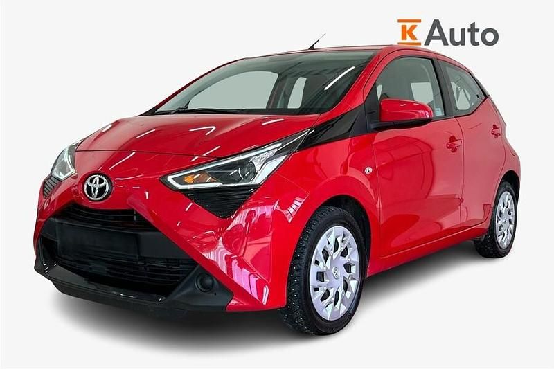 Käytetty Toyota Aygo X-play 72 HP (52 kW) 2020 Punainen Viistoperä