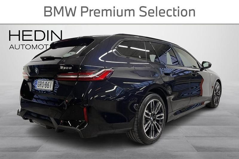 Käytetty BMW 530e M Sport 299 HP (219 kW) 2025 Musta Farmari