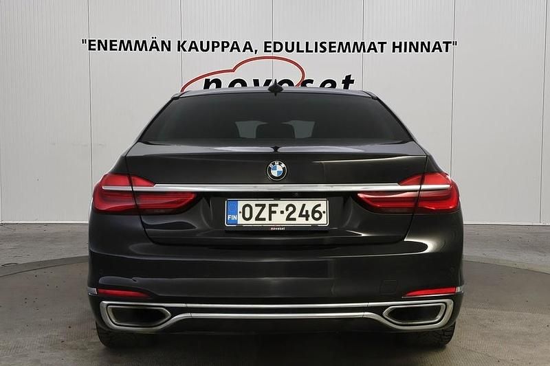 Käytetty BMW 740 iPerformance 258 HP (189 kW) 2016 Musta Sedan