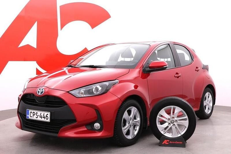 Punainen Käytetty 2022 Toyota Yaris Hybrid Active Viistoperä | 18 490 € (Perustarjous) - Kuva 1/4