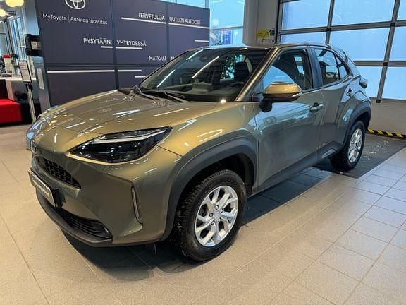 Käytetty Toyota Yaris Cross Active 116 HP (85 kW) 2024 Ruskea (beige) Katumaasturi