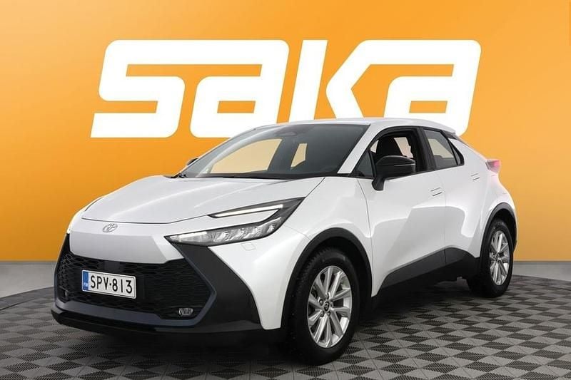 Käytetty Toyota C-HR Active 140 HP (102 kW) 2024 Katumaasturi