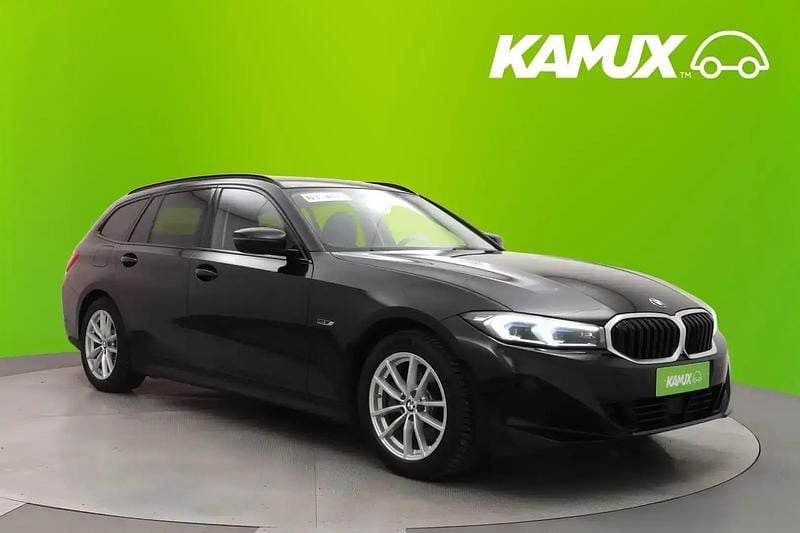 Käytetty BMW 330e Sport Line 292 HP (214 kW) 2022 Musta Farmari