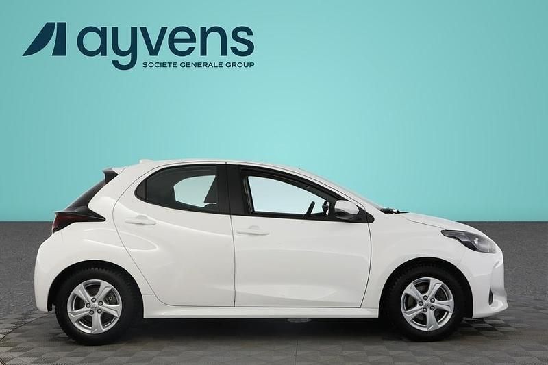 Käytetty Toyota Yaris Hybrid Active 116 HP (85 kW) 2023 Valkoinen Viistoperä