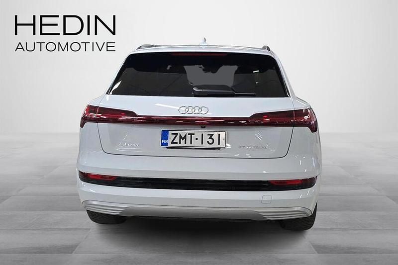 Käytetty Audi e-tron Advanced Plus 300 kW (408 HP) 2019 Valkoinen Katumaasturi
