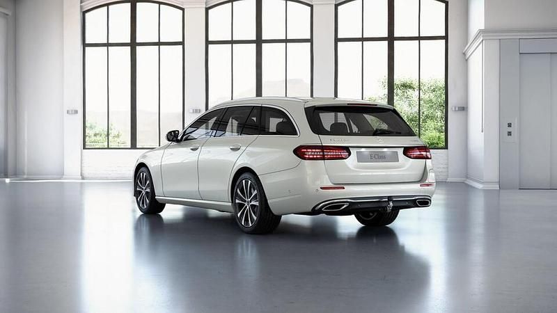 Käytetty Mercedes E300 Avantgarde 194 HP (142 kW) 2022 Valkoinen Farmari